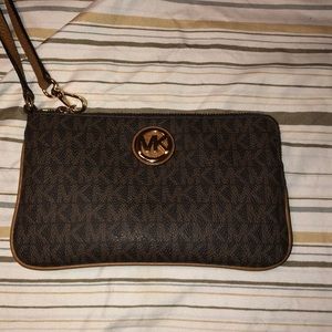 Michael Kors jet set hand bag